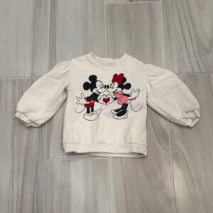 H&M Disney 4T Kids Cream Mickey & Minnie Valentine’s Day Heart Sweatshirt